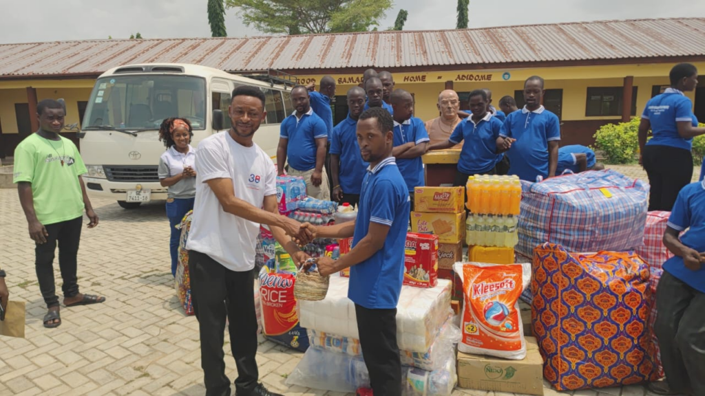 Globen School marks 30th anniversary with outreach to Good Samaritan Home in Adidome