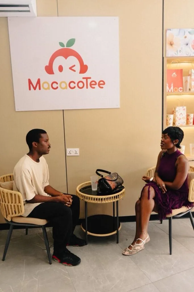 Gyakie surprises fans with visits to workplaces and campuses Gyakie surprises fans with visits to workplaces and campuses