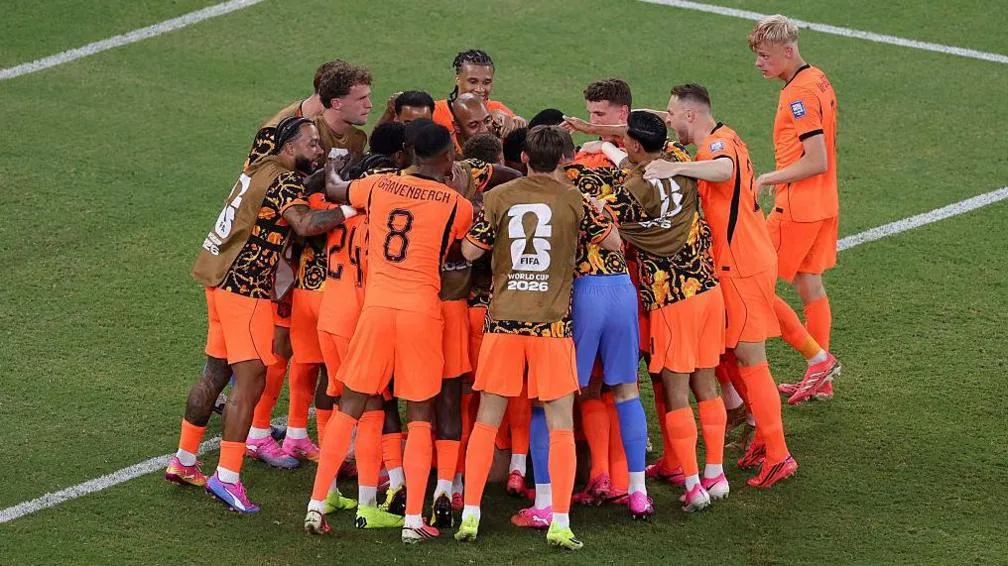 Cody Gakpo surrounded his team-mates after his goal