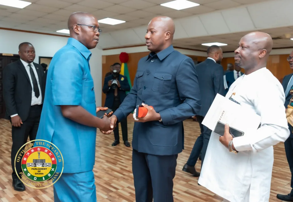 Photos: Parliament reconvenes, opens second meeting of ninth parliament