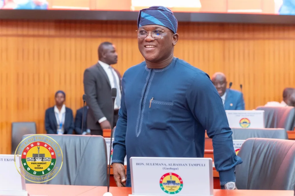 Photos: Parliament reconvenes, opens second meeting of ninth parliament