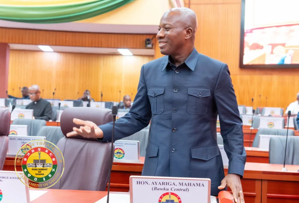 Photos: Parliament reconvenes, opens second meeting of ninth parliament