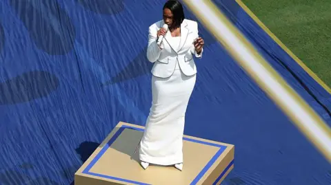 Getty Images Jennifer Hudson sings the national anthem before the match