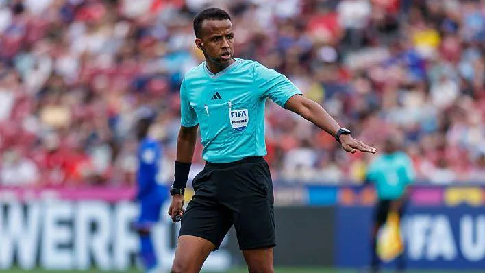 Referee Omar Artan gestures during the FIFA U-20 World Cup third-place match between Colombia and France