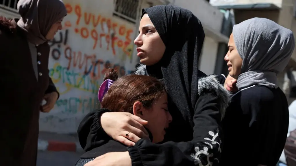Fears of renewed Gaza war as Hamas disarmament talks stall
