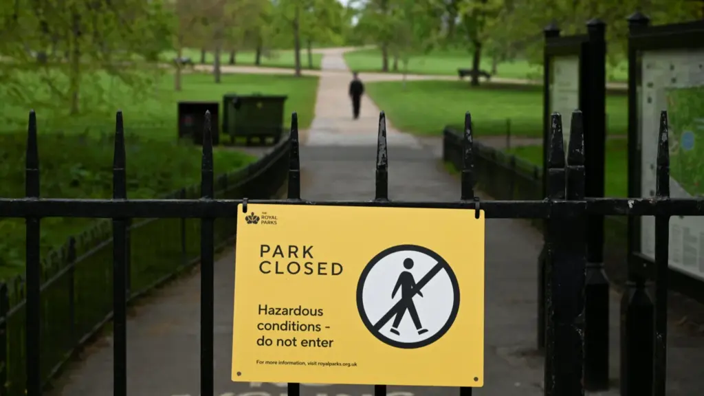 'Embassy drone threat' closes Kensington Gardens
