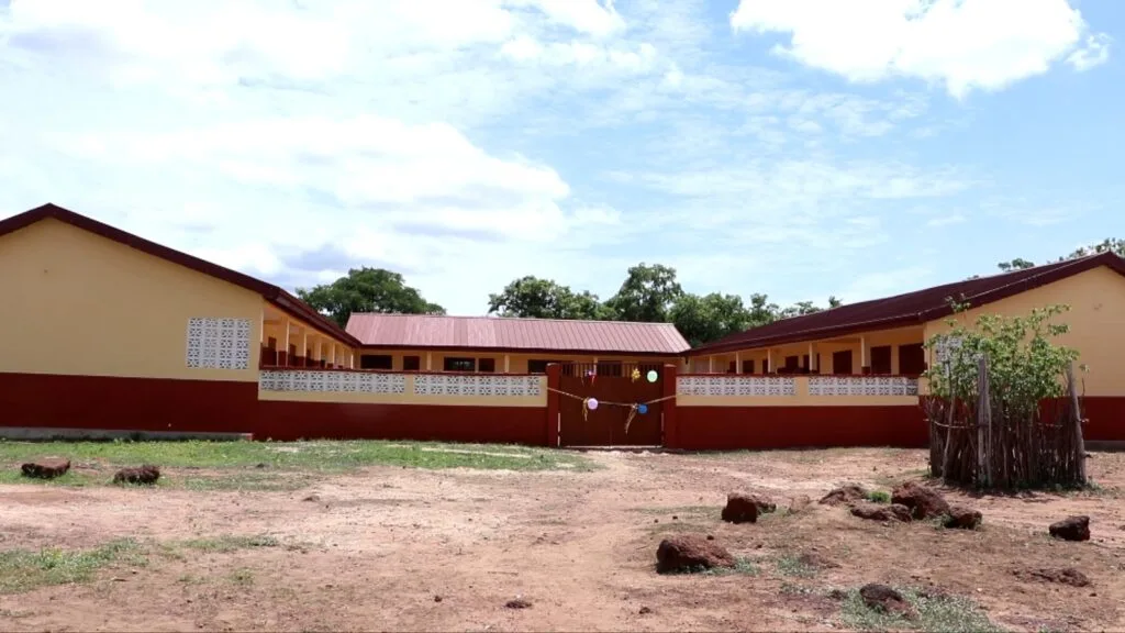 Speaker Alban Bagbin donates 16,584 uniforms, commissions two classrooms at Nadowli-Kaleo Speaker Alban Bagbin donates 16,584 uniforms, commissions two classrooms at Nadowli-Kaleo