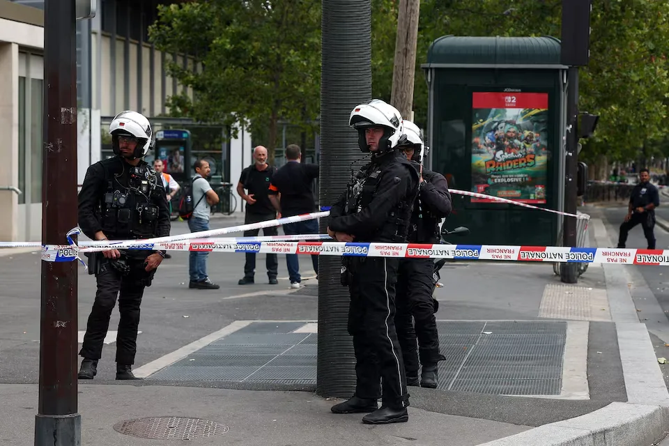 French police arrest man after knife attack in Paris French police arrest man after knife attack in Paris