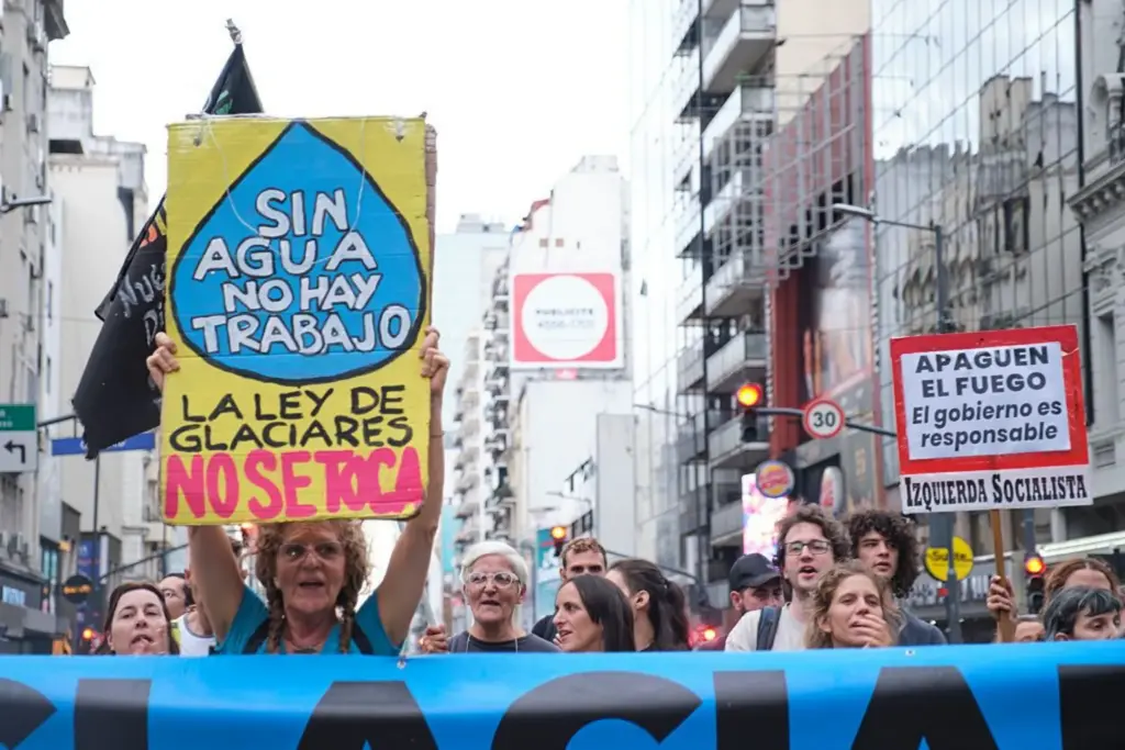 Argentina passes bill loosening protection of its glaciers