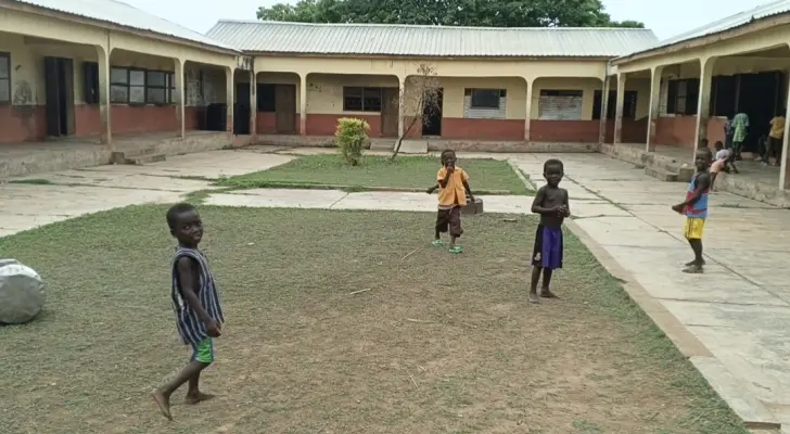 Meet Samuel Donkor, the 'one-man teacher' handling 12 classes at Kakpeni District Assembly School Meet Samuel Donkor, the 'one-man teacher' handling 12 classes at Kakpeni District Assembly School