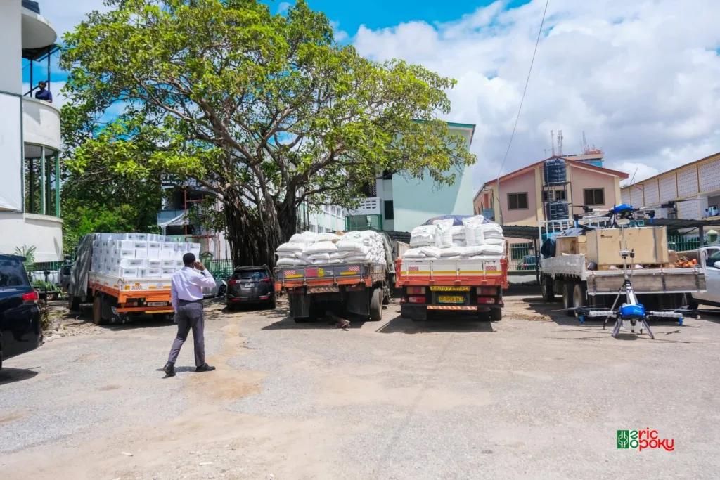 Gov't distributes 40,000 bags of fertiliser and drones to farmers under Feed Ghana Programme