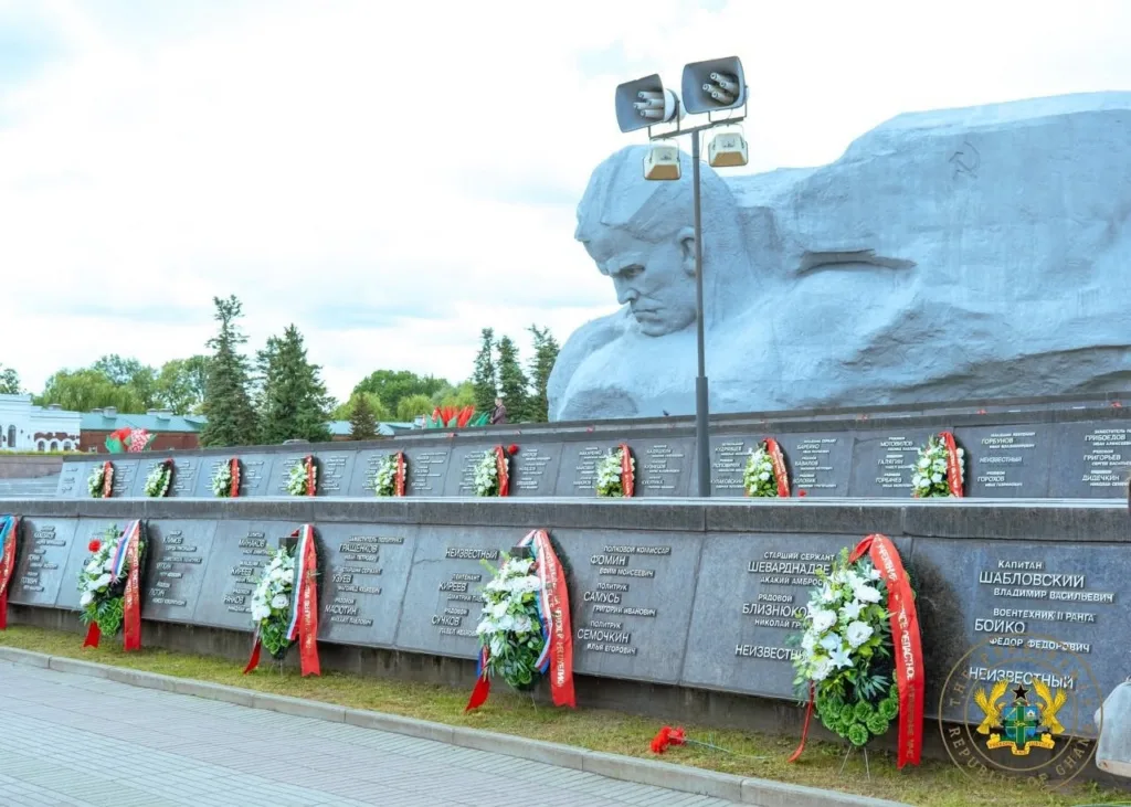 Mahama lays wreath at Brest Hero Fortress, honours WWII fallen