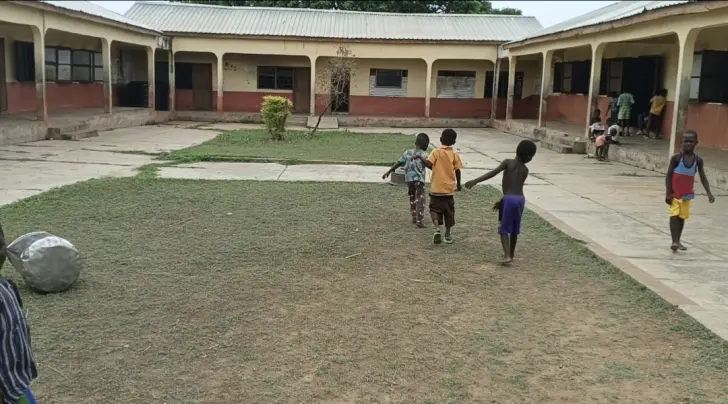 Meet Samuel Donkor, the 'one-man teacher' handling 12 classes at Kakpeni District Assembly School Meet Samuel Donkor, the 'one-man teacher' handling 12 classes at Kakpeni District Assembly School