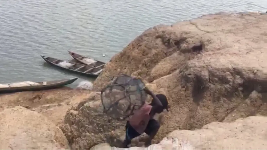 Climate change and pollution threaten livelihoods of White Volta fishermen