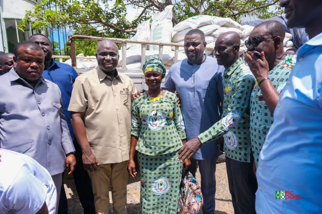 Gov't distributes 40,000 bags of fertiliser and drones to farmers under Feed Ghana Programme