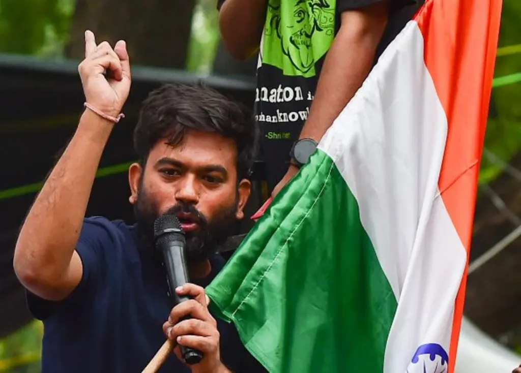 Police block thousands of 'cockroach' protesters marching on India's parliament