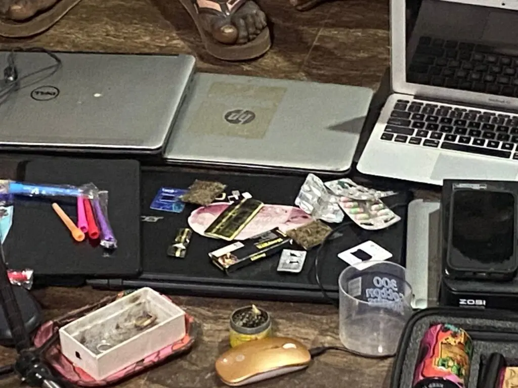 N/R: Police arrest 11 suspects in connection with internet fraud and drug peddling N/R: Police arrest 11 suspects in connection with internet fraud and drug peddling