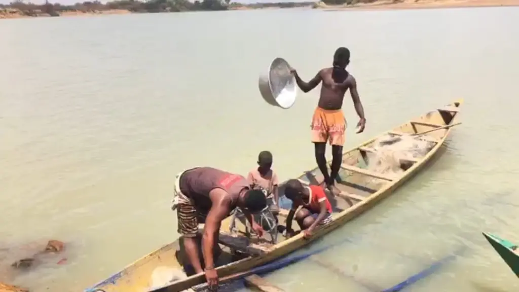 Climate change and pollution threaten livelihoods of White Volta fishermen