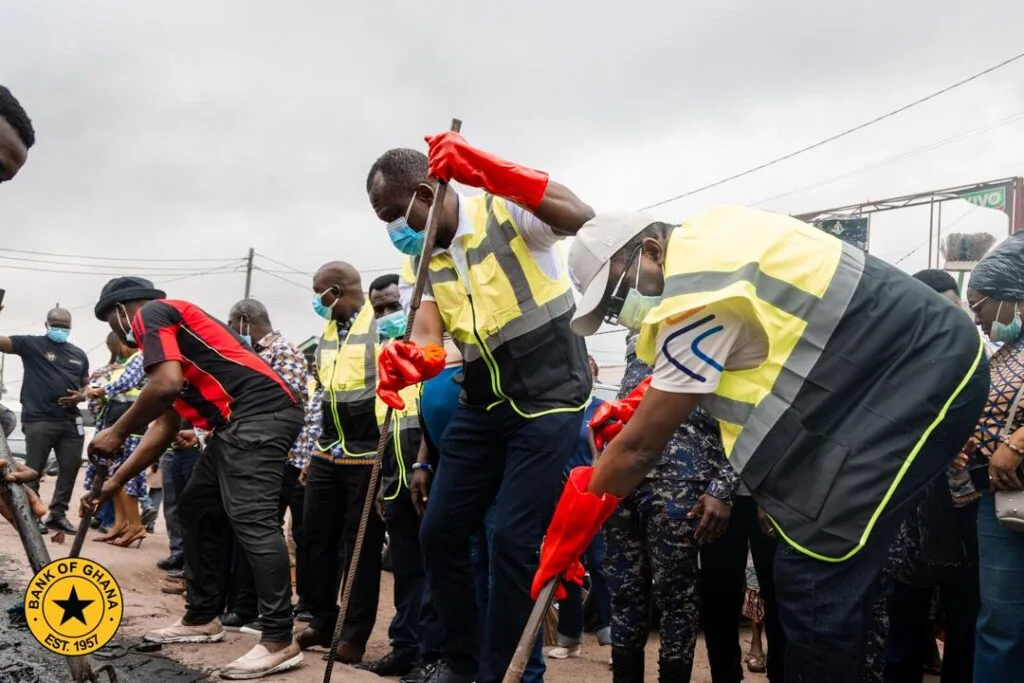 BoG Governor joins national clean-up at Agbogbloshie, urges traders to keep cedi notes clean BoG Governor joins national clean-up at Agbogbloshie, urges traders to keep cedi notes clean