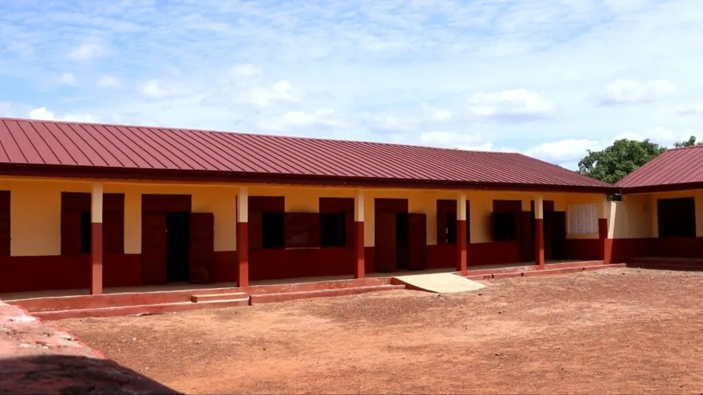 Speaker Alban Bagbin donates 16,584 uniforms, commissions two classrooms at Nadowli-Kaleo Speaker Alban Bagbin donates 16,584 uniforms, commissions two classrooms at Nadowli-Kaleo