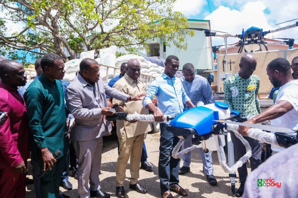 Gov't distributes 40,000 bags of fertiliser and drones to farmers under Feed Ghana Programme