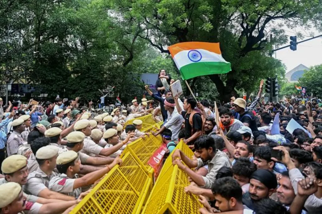 Police block thousands of 'cockroach' protesters marching on India's parliament