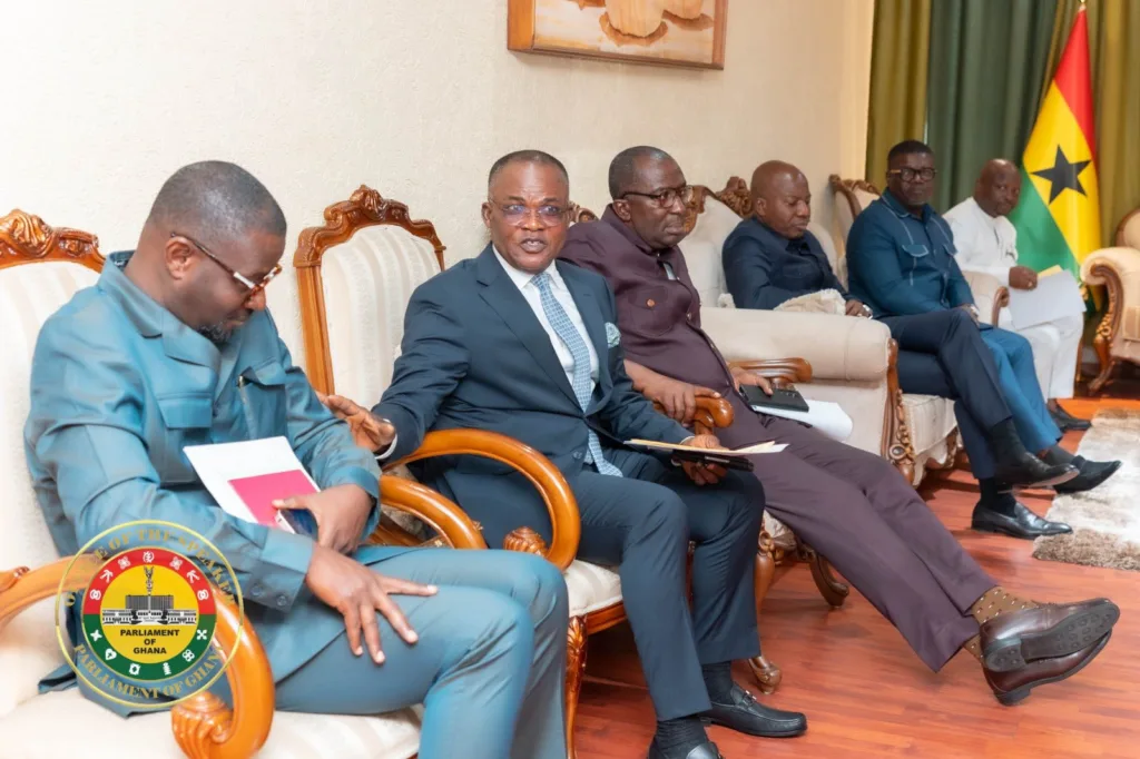 Photos: Parliament reconvenes, opens second meeting of ninth parliament