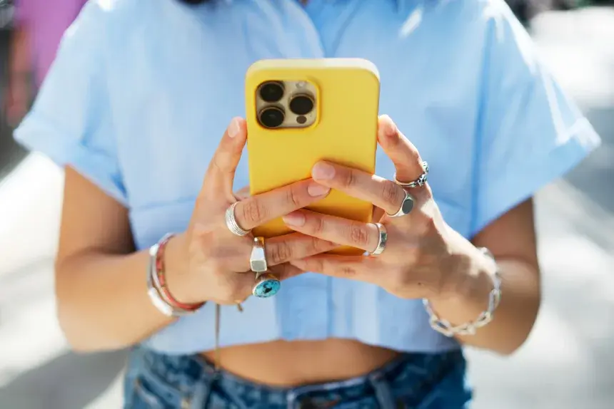 Heavy social media use linked to lower youth happiness – World Happiness Report