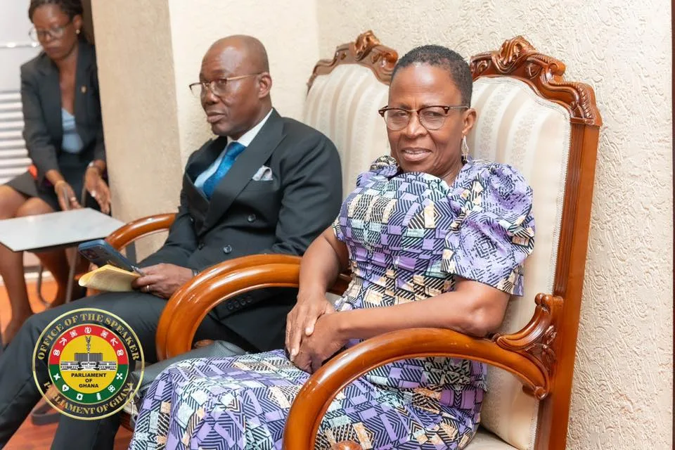 Photos: Parliament reconvenes, opens second meeting of ninth parliament
