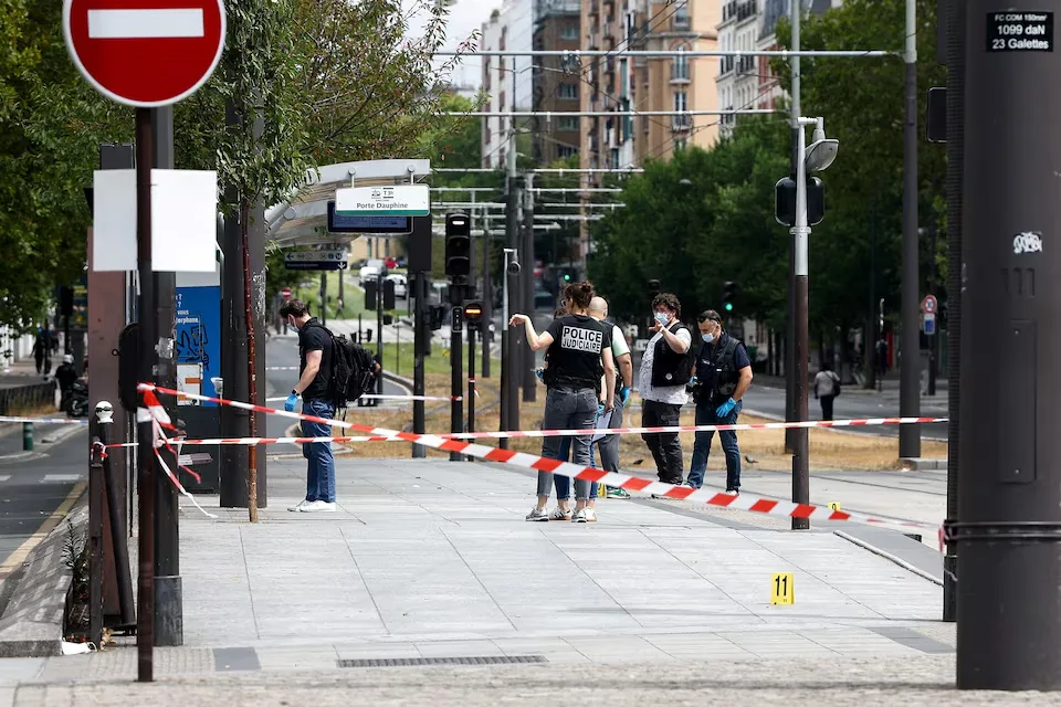 French police arrest man after knife attack in Paris French police arrest man after knife attack in Paris