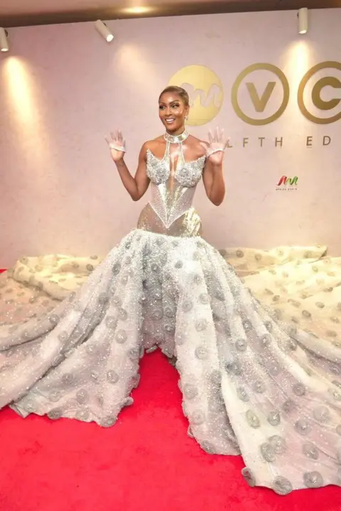 Dress made from 500 loaves stuns Africa Magic Viewers' Choice Awards BBC/GIFT UFUOMA Osas Ighodaro is wearing a silver corset flowing dress embellished with hudreds of stones and crystals.