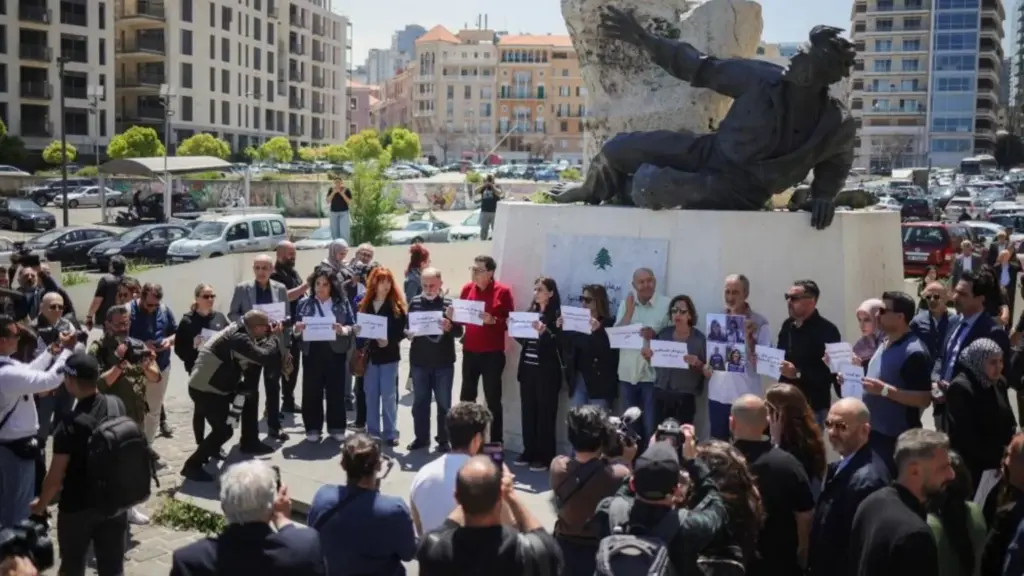 Lebanon accuses Israel of targeting journalist killed in air strike Lebanon accuses Israel of targeting journalist killed in air strike