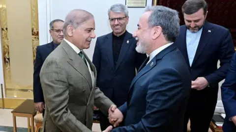 Trump cancels US envoys' trip to Pakistan for talks on Iran war Reuters Pakistan's Prime Minister Shehbaz Shari shakes hands with Iranian Foreign Minister Abbas Araqchi