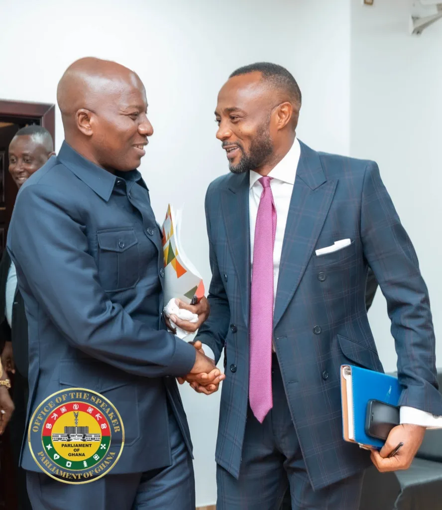 Photos: Parliament reconvenes, opens second meeting of ninth parliament