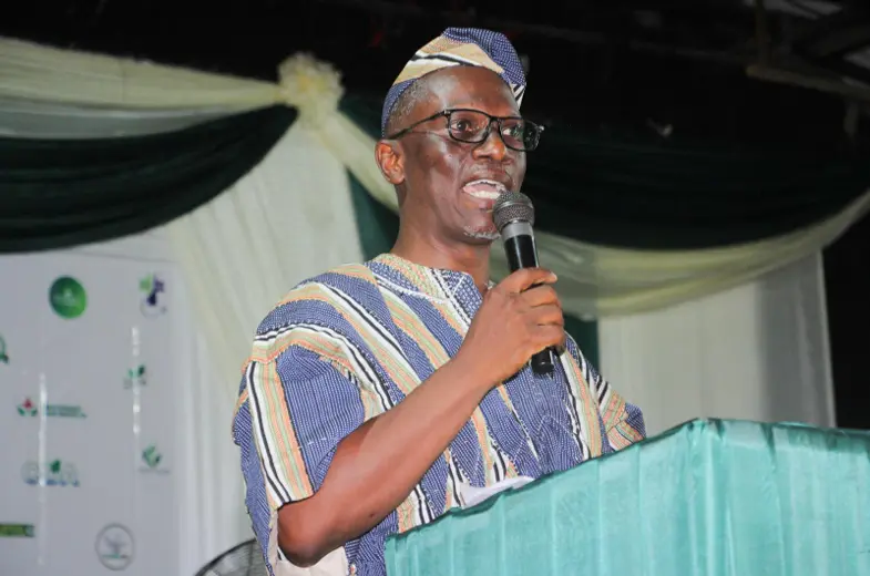 Over 900 attend launch of landmark book on African traditional medicine for professionals