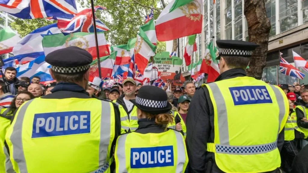Tens of thousands descend on London for rival protests
