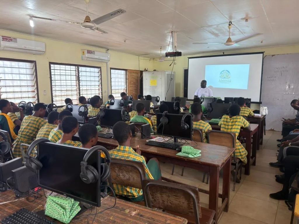 Breathe Adentan Campaign takes clean air message to Frafraha Community SHS Breathe Adentan Campaign takes clean air message to Frafraha Community SHS