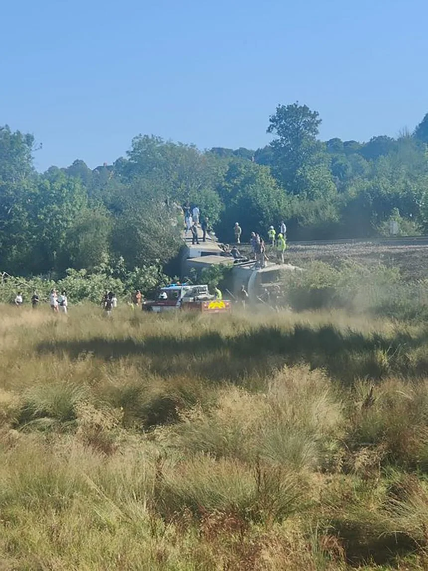 Images circulating on social platforms shortly after the derailment showed overturned train carriages and emergency responders on scene.