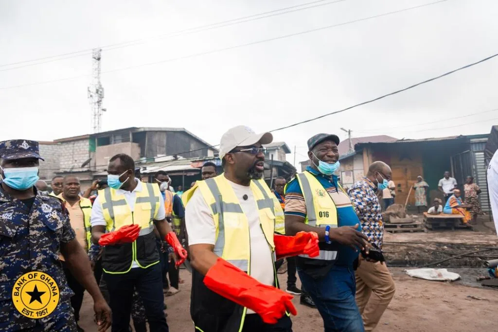 BoG Governor joins national clean-up at Agbogbloshie, urges traders to keep cedi notes clean BoG Governor joins national clean-up at Agbogbloshie, urges traders to keep cedi notes clean