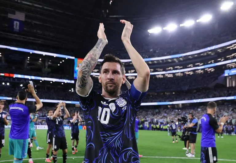 ARLINGTON, TEXAS - JUNE 27: Lionel Messi #10 of Argentina acknowledges fans after his teams 3-1 victory during the FIFA World Cup 2026 Group J match between Jordan and Argentina at Dallas Stadium on June 27, 2026 in Arlington, Texas. (Photo by Hector Vivas - FIFA/FIFA via Getty Images)