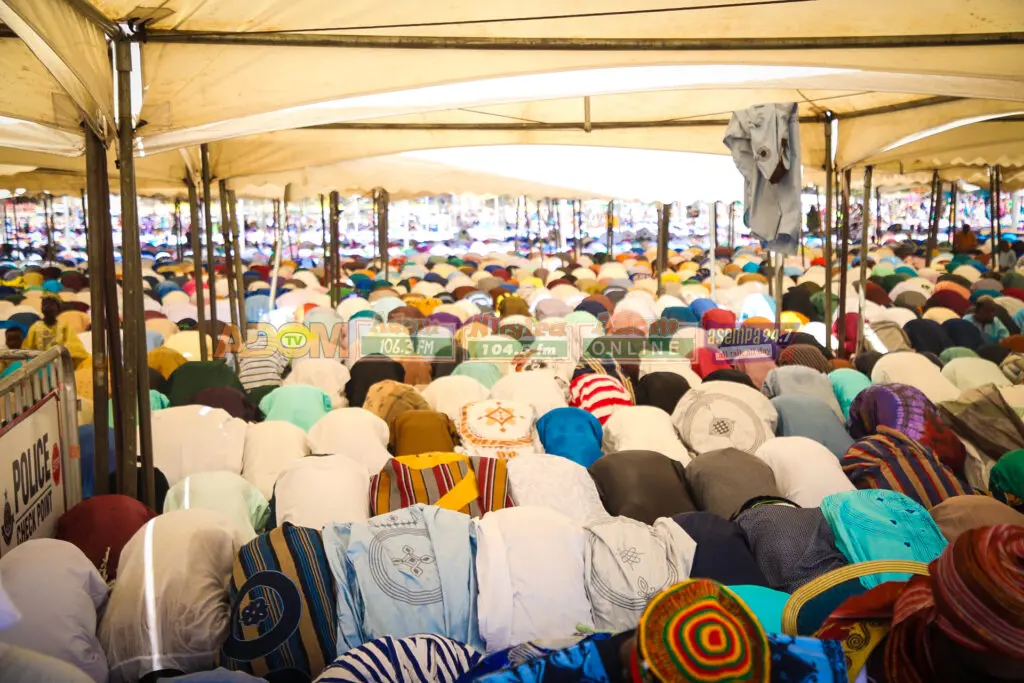 Colour, faith and reflection: Muslims mark Eid-ul-Fitr at Independence Square [Photos]