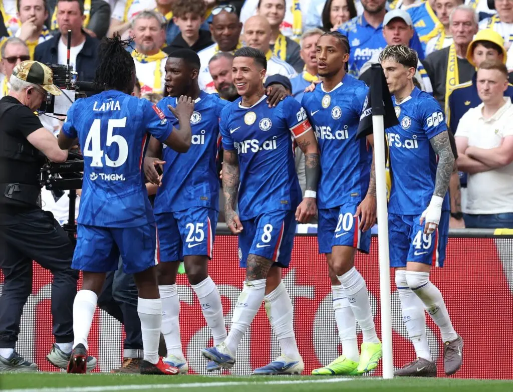 Chelsea edge out Leeds to set up FA Cup final against Man City