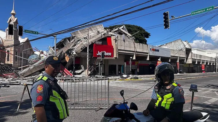 At least 19 dead after major earthquake strikes southern Philippines