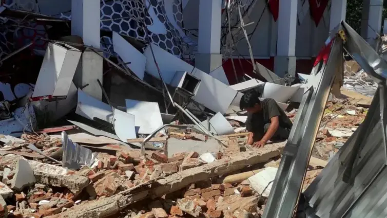 Magnitude 7.4 earthquake hits off Indonesia, killing one