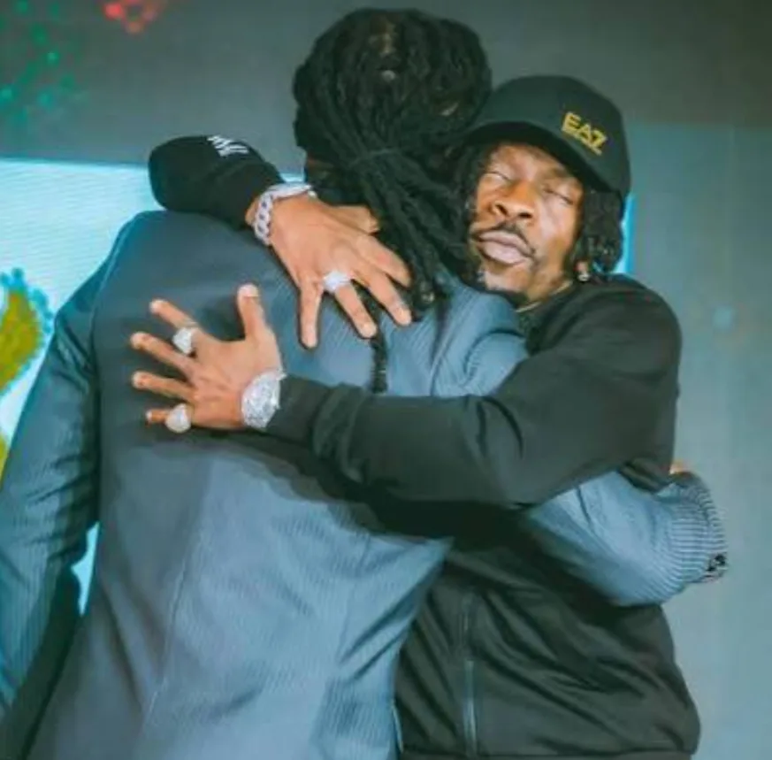‘You hugged me like an obsessed woman’ – Stonebwoy replies Shatta Wale’s ‘daddy’ claims