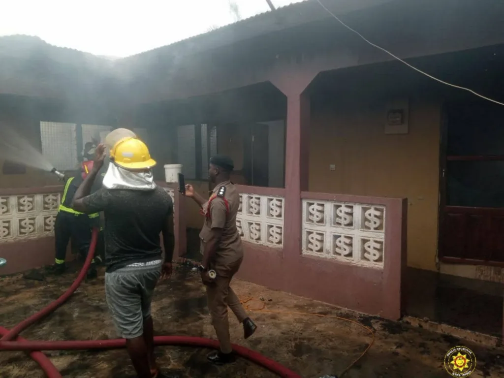 Fire destroys 20-room compound house in Wiawso