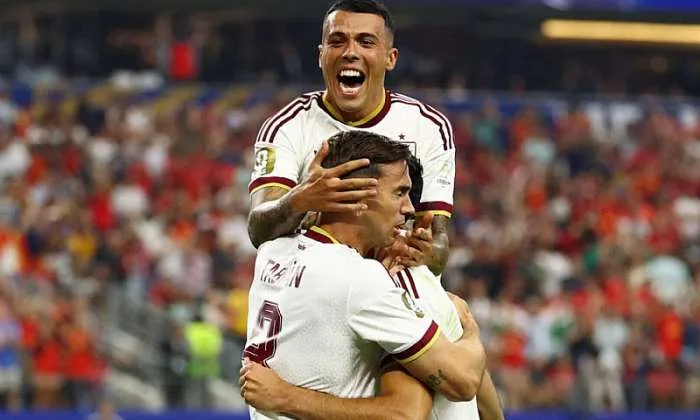Subtitute Merino scores late winner as Spain knock out Portugal