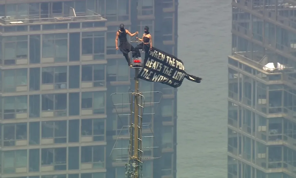 Two people climb to top of NYC’s Empire State Building