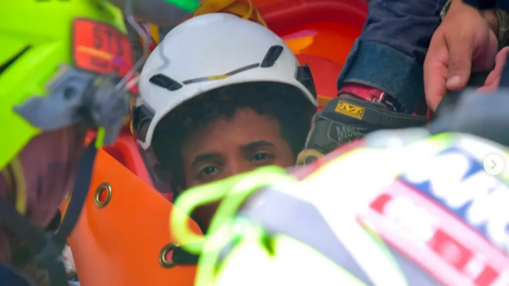 Two boys pulled from Venezuela earthquake rubble among 33 people rescued over weekend