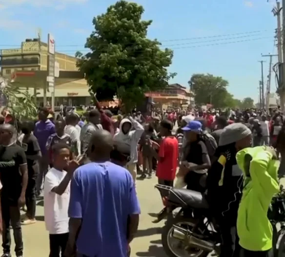 Two people shot dead amid Kenya protests against US Ebola quarantine centre plan